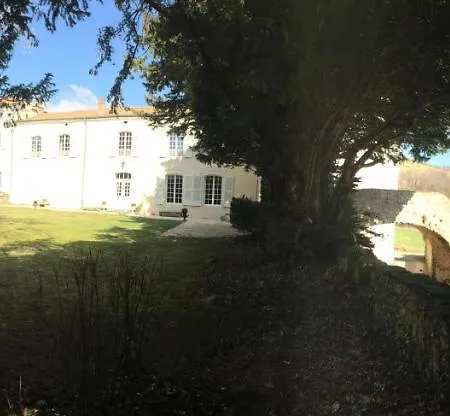 לינה וארוחת בוקר Chateau De Perpezat Apchat