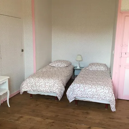 Chateau De Perpezat 3*