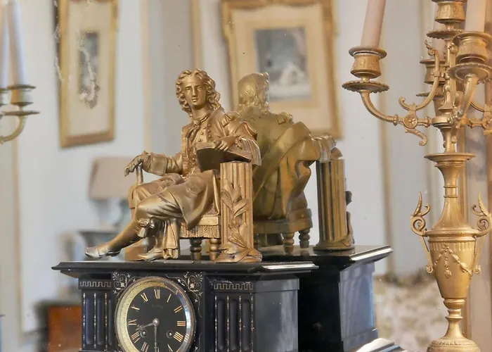 Oda ve Kahvaltı Chateau De Perpezat 3*